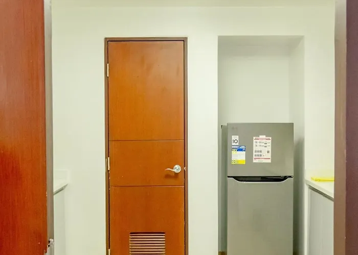 Premium 2 Bedroom And 1 Living With Balcony - One Uptown, Bgc Manila
