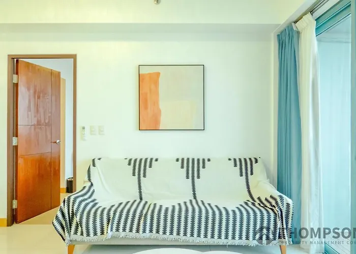 Premium 2 Bedroom And 1 Living With Balcony - One Uptown, Bgc * Manila