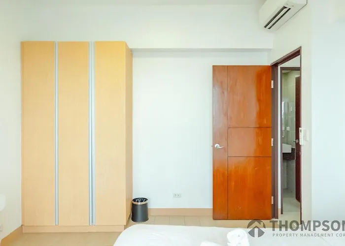 Premium 2 Bedroom And 1 Living With Balcony - One Uptown, Bgc Manila