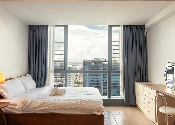 Premium 2 Bedroom And 1 Living With Balcony - One Uptown, Bgc Manila